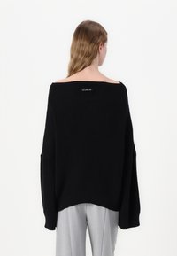 BLANCHE CARRICK - Strickpullover - black