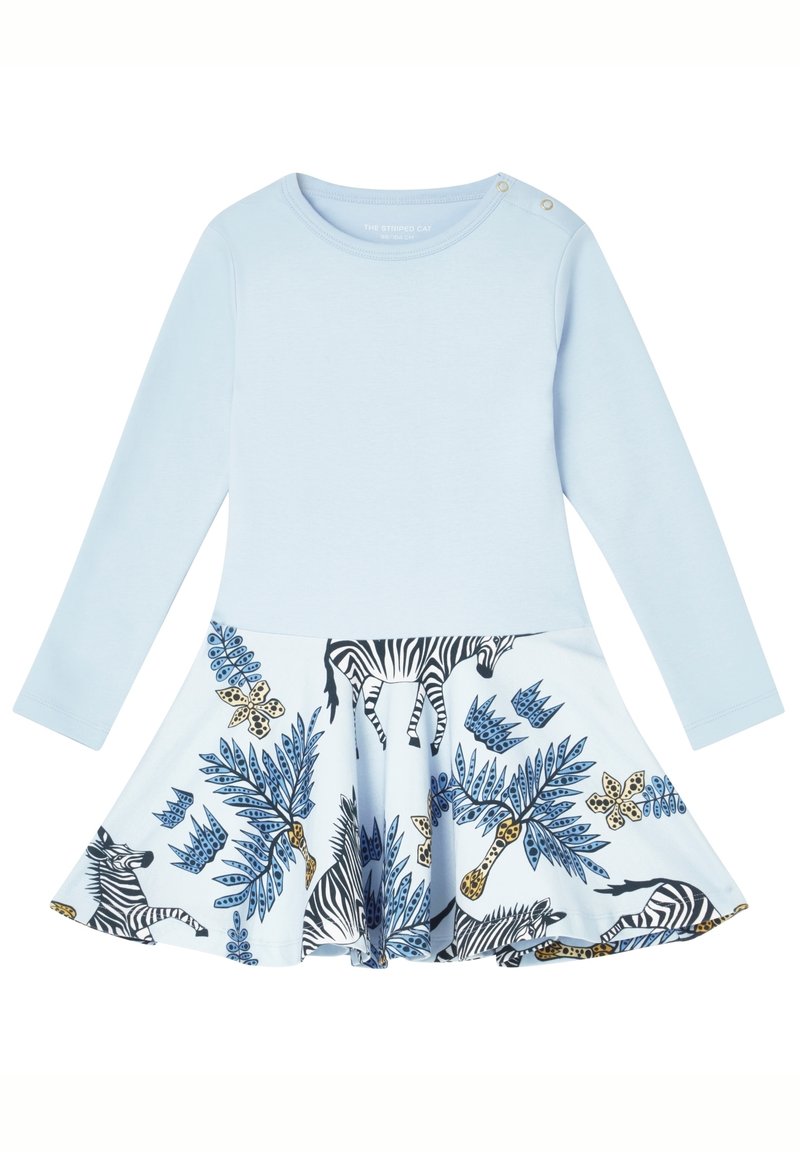 Hellblaues Langarmkleid mit tailliertem Oberteil und weit schwingendem Rock, bedruckt mit einem Zebra- und Blättermuster in Blau, Schwarz und gelben Akzenten.