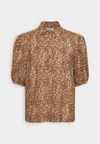 Blouse marron et beige imprimé léopard avec manches courtes bouffantes et petit col montant avec détail noué à l'avant.
