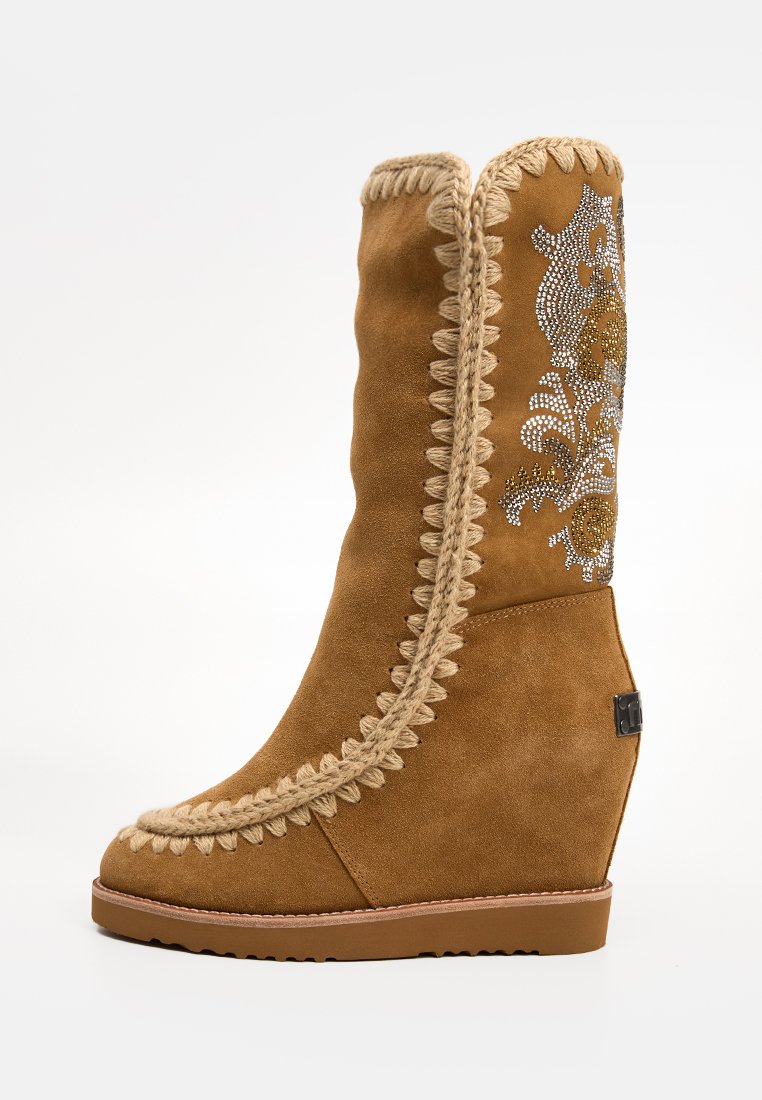 Mou Laarzen met sleehak donkerbruin