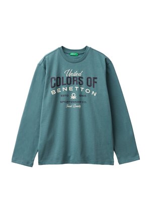Bluza z długim rękawem w kolorze morskim, z napisem „United Colors of Benetton” nadrukowanym na przodzie dużymi, pogrubionymi literami, w tym mniejszym tekstem i logo.