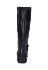 Botte noire en cuir montante avec une texture lisse, fermeture éclair sur le côté et accents décoratifs de boucle sur le côté extérieur.