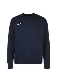 Sudadera azul marino con mangas largas, cuello redondo y un logo blanco de Nike en el lado izquierdo del pecho. Hecha de una tela suave y texturizada.