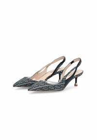 Escarpins à bride arrière en denim bleu foncé avec un motif géométrique, bout pointu, panneaux latéraux transparents et petit talon aigu.