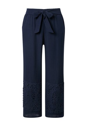 Marineblauwe wijde broek met gestructureerde stof, een ceintuur in de taille, zijzakken en kanten panelen boven de zoom aan beide pijpen.