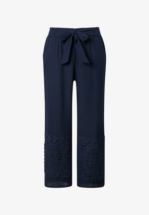 Marineblauwe wijde broek met gestructureerde stof, een ceintuur in de taille, zijzakken en kanten panelen boven de zoom aan beide pijpen.