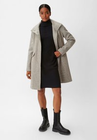 comma MIT ROLLKRAGEN - Strickkleid - schwarz