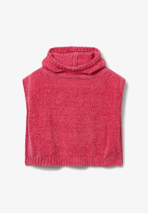 Rode zachte gebreide mouwloze coltrui met ribbelranden, plat gelegd op een witte achtergrond.