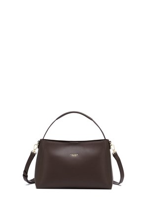 Borsa a mano in pelle marrone scuro con manico superiore e tracolla regolabile, logo e ferrature dorate, forma rettangolare strutturata.