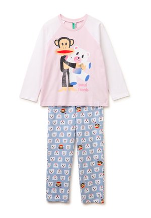 Camiseta rosa de manga larga para niños con un mono sosteniendo un gráfico de oso blanco y texto "paul frank", combinada con pantalones azules cubiertos de caras de oso y mono.