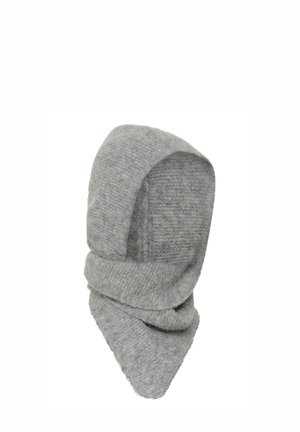 Écharpe à capuche tricotée gris doux avec une extrémité pointue, conçue pour couvrir la tête, le cou et une partie du visage pour la chaleur.