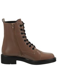 Stivaletto alla caviglia in pelle verniciata marrone con lacci neri, zip laterale, punta arrotondata e suola in gomma robusta. Presenta dettagli cuciti.