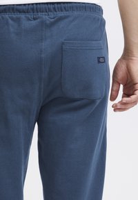 Blend BHSWEATPANTS REGULAR FIT - Treniņtērpa apakšdaļas - dress blues