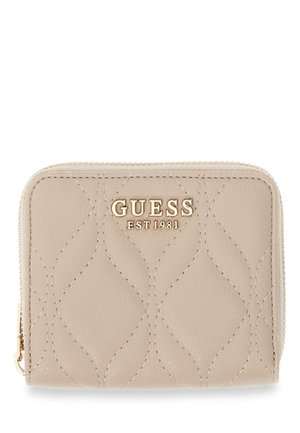 Portefeuille matelassé beige avec fermeture éclair dorée et logo doré "GUESS EST 1981" au centre devant.