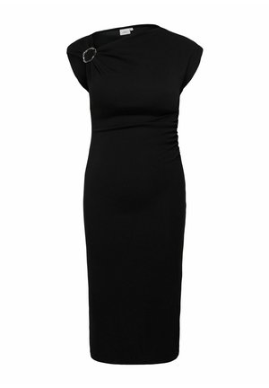 Robe noire sans manches longueur genou avec un col rond et un détail anneau argenté sur l'épaule gauche.