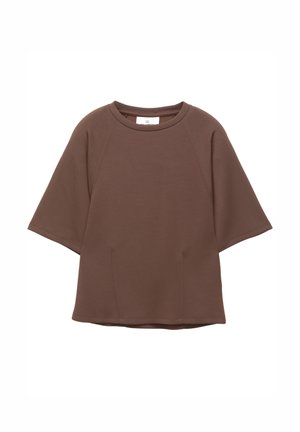 Felpa corta oversized marrone con maniche corte, collo rotondo e dettagli cuciti visibili sul davanti e sulle spalle, su sfondo bianco.