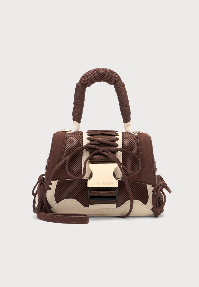 Кафява и бежова дамска чанта Steve Madden с мрежест текстура, горна дръжка, увита във плат, предна част с връзки и закопчалка с златист метален обков.