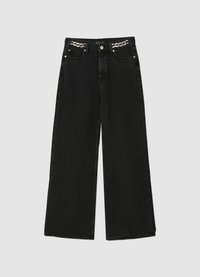 Jean noir à jambes larges en denim, avec une finition texturée, des accents de hardware métallique et un design distinctif de chaîne à la taille.