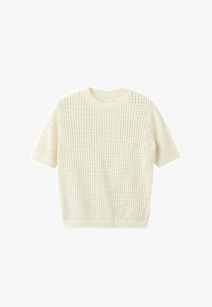 Kurzärmeliger cremefarbener Strickpullover mit offenem Strickmuster und gerippten Bündchen, Kragen und Saum, auf weißem Hintergrund dargestellt.