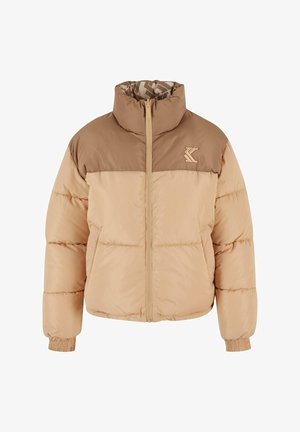 Beige színű puffermellény, magas gallérral, sötétebb barna felső résszel, elülső cipzárral, rugalmas mandzsettákkal és mintás bélésbéléssel.