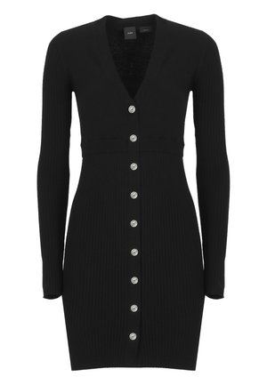 Abito nero a maglia a coste con scollatura a V, maniche lunghe e vita aderente. Presenta otto bottoni d'argento lungo la parte anteriore.