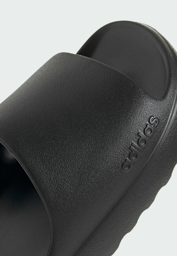 ADILETTE LUMIA - Pool slides2