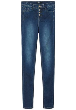Donkerblauwe skinny jeans met knoopsluiting, voor- en muntzakken, en contrasterende stiksels, plat neergelegd op een witte achtergrond.
