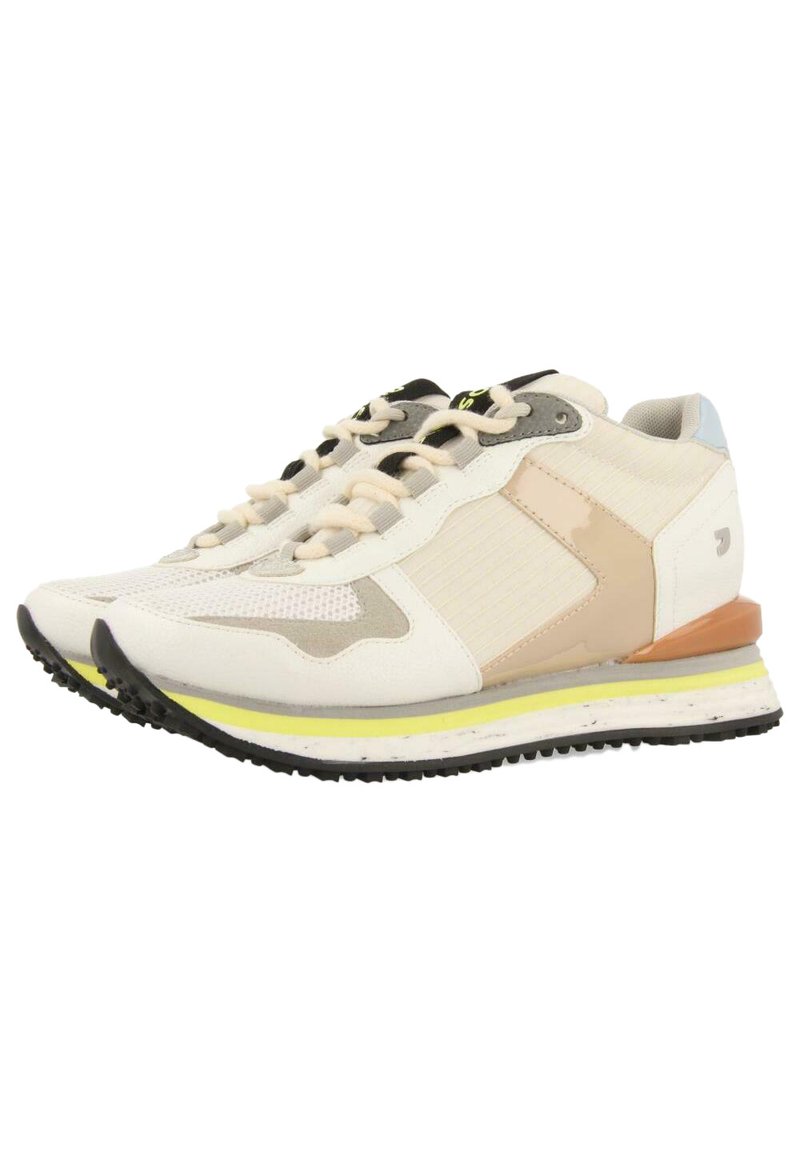 Zapatillas deportivas ligeras, con parte superior de malla color crema, acentos en beige y gris, suela negra y una delgada entresuela amarilla.