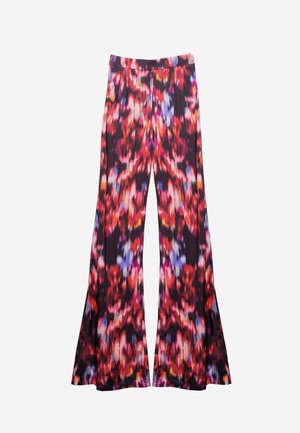 Pantalones acampanados con un vibrante patrón abstracto multicolor sobre un fondo oscuro, hechos de una tela suave y fluida.