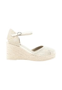 Zapato de cuña espadrille en beige claro con parte superior de tejido texturizado, tira al tobillo y tacón de yute trenzado. Diseño de puntera redonda.