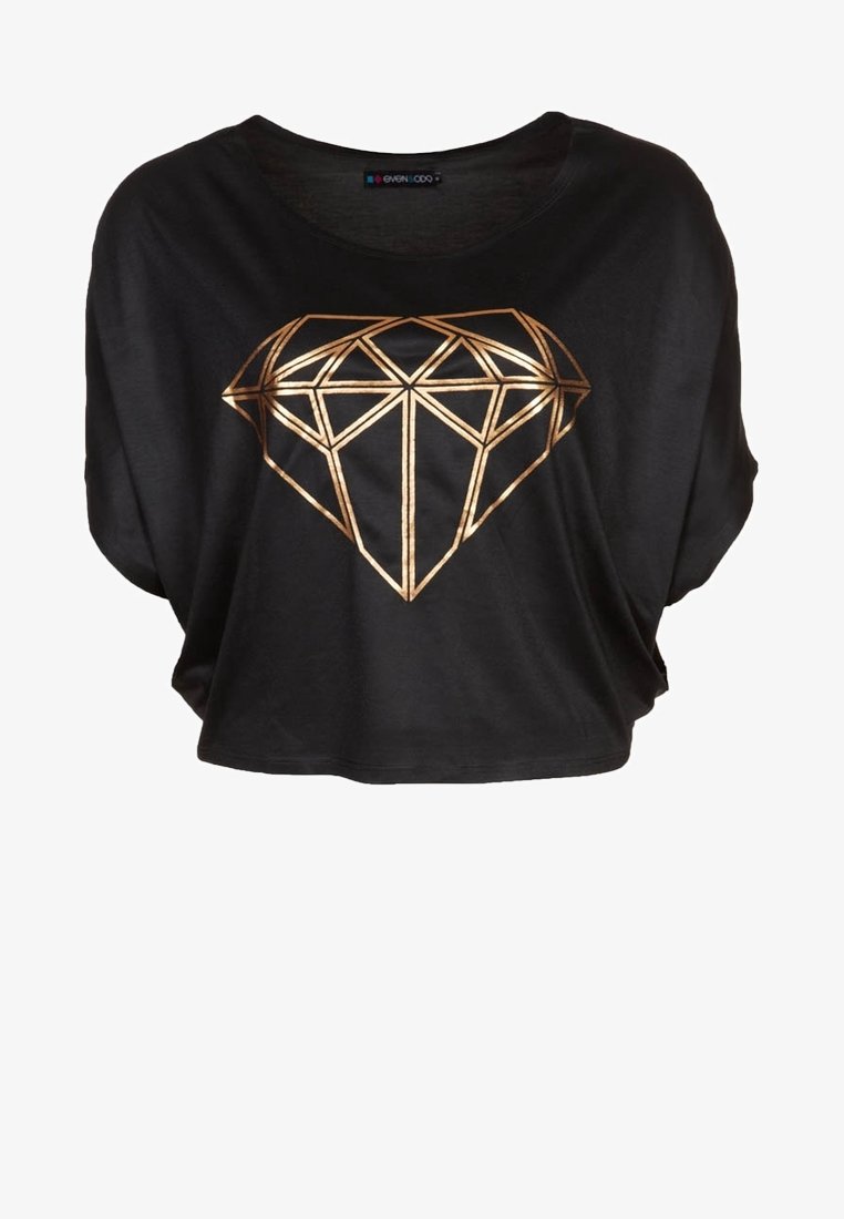 Černý, volný top s krátkým rukávem, který na přední straně zdobí velká zlatá grafika ve tvaru diamantu, vyrobený z měkké látky.