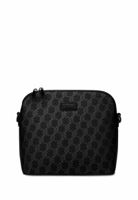 Černá syntetická crossbody taška s geometrickým vzorem, se zipovým uzávěrem, strukturovaným tvarem a logovým akcentem na přední straně.
