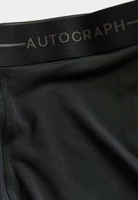 Svarta boxerkalsonger i bomullsmix med en slät textur, med ett fast midjeband präglat med "AUTOGRAPH" i en subtil mörk ton.