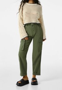 Bershka Strickpullover - off-white