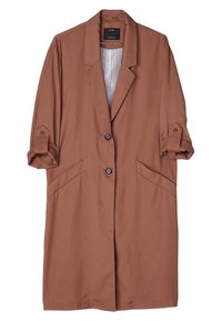 Brązowy płaszcz trench z lekkiego materiału, z kołnierzem, dwoma przednimi kieszeniami oraz podwiniętymi rękawami z detailami na guziki.