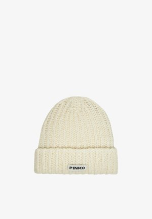 Berretto lavorato a maglia di colore avorio, con risvolto e una patch con logo. La texture è morbida e a costine, progettata per offrire calore e comfort.