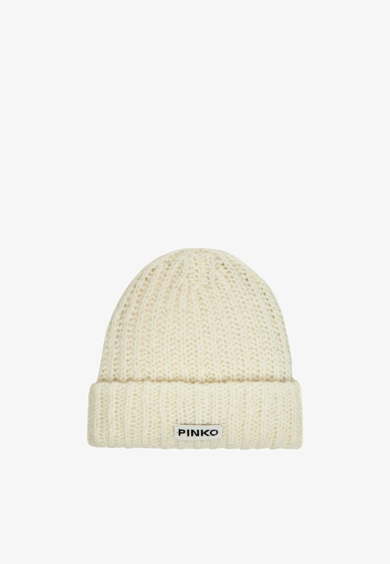 Berretto lavorato a maglia di colore avorio, con risvolto e una patch con logo. La texture è morbida e a costine, progettata per offrire calore e comfort.