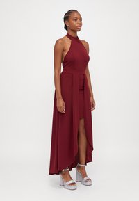 WAL G PETITE YANNY HALTER NECK - Obleka iz džersija - cherry wine