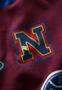 Next SINGLE SOFT TOUCH  - REGULAR FIT SET - Pyžamová súprava - burgundy red varsity