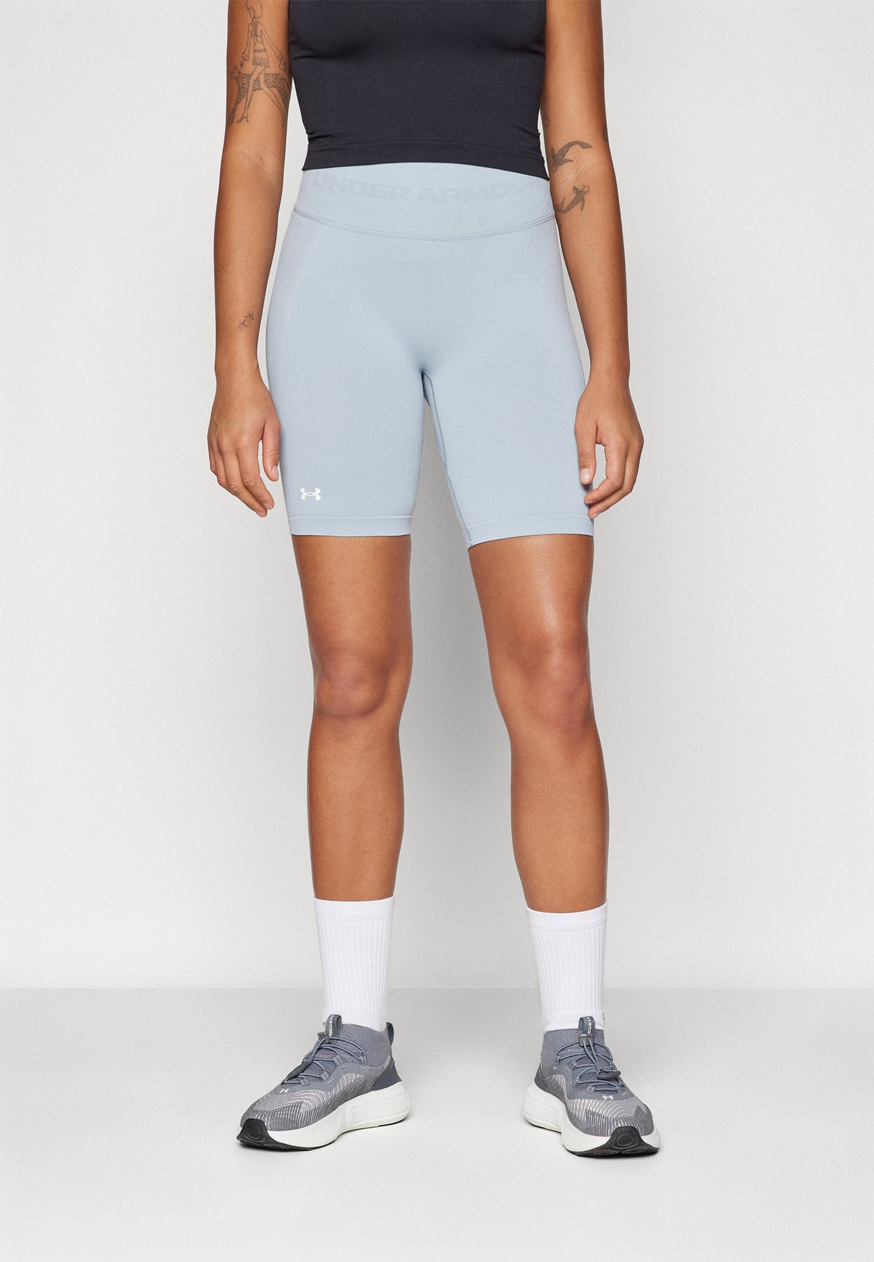 VANISH SEAMLESS SHORT