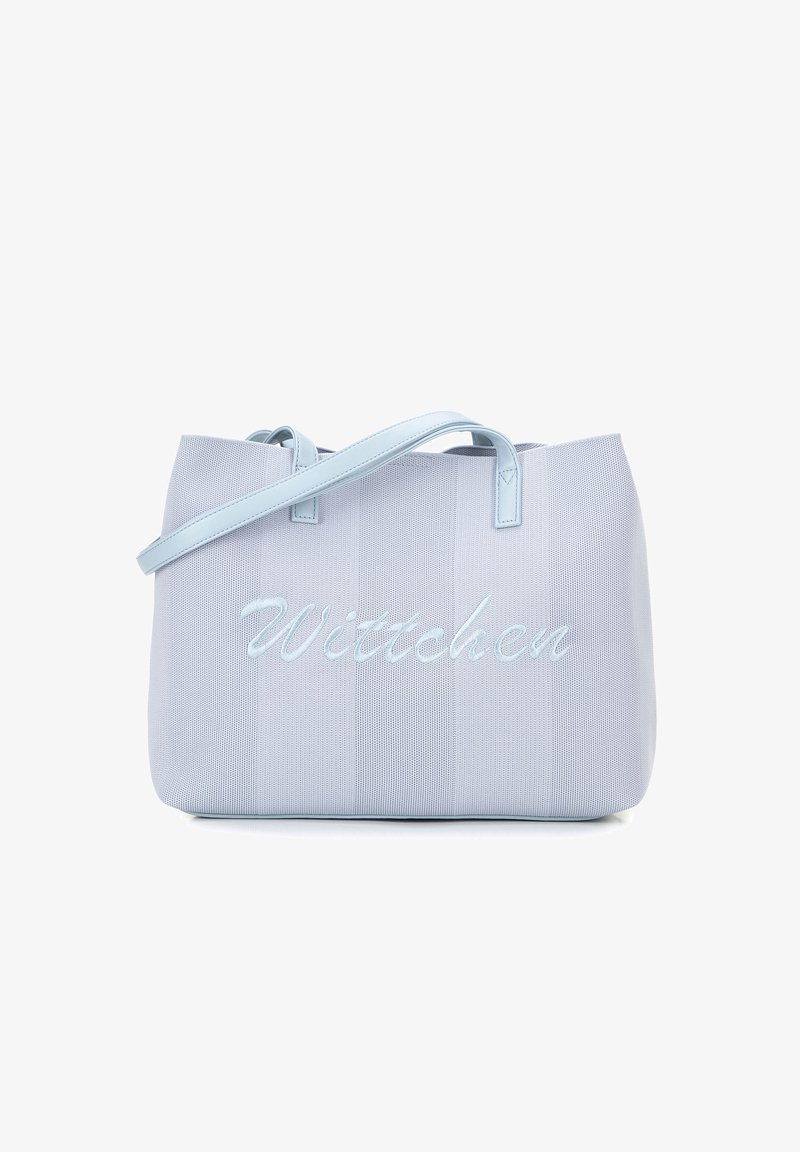 Světle modrá taška typu tote vyrobená z texturované tkaniny s hladkými koženými uchy. Na přední straně je vyšívané logo "Wittchen". Jednoduchý obdélníkový design.