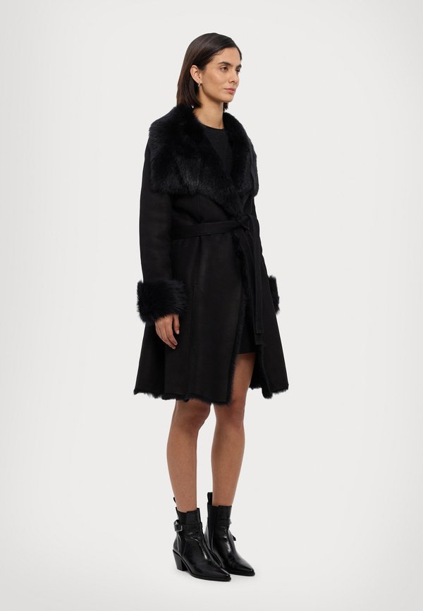 FLO  - Classic coat4