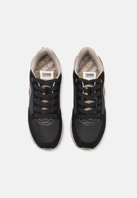Colmar Originals TRAVIS - Sporta apavi - black/military green/warm gray