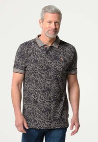 Korte mouwen polo shirt in donkergrijs met bloemenpatroon; heeft een kraag met contrasterende gestreepte afwerking en knoopdetail.
