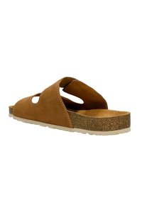 Bruine suède slip-on sandaal met een open teen, twee brede banden en uitsparingen. Heeft een gestructureerde kurken zool en rubberen buitenzool.