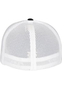 Weiße Mesh-Cap mit strukturiertem Oberteil und einem schwarzen Knopf oben. Das Material ist leicht und verfügt über Belüftungslöcher.