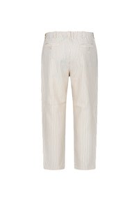 Pantaloni color crema con sottili righe verticali blu, frontale piatto, vita elastica e due tasche posteriori con chiusura a bottone.