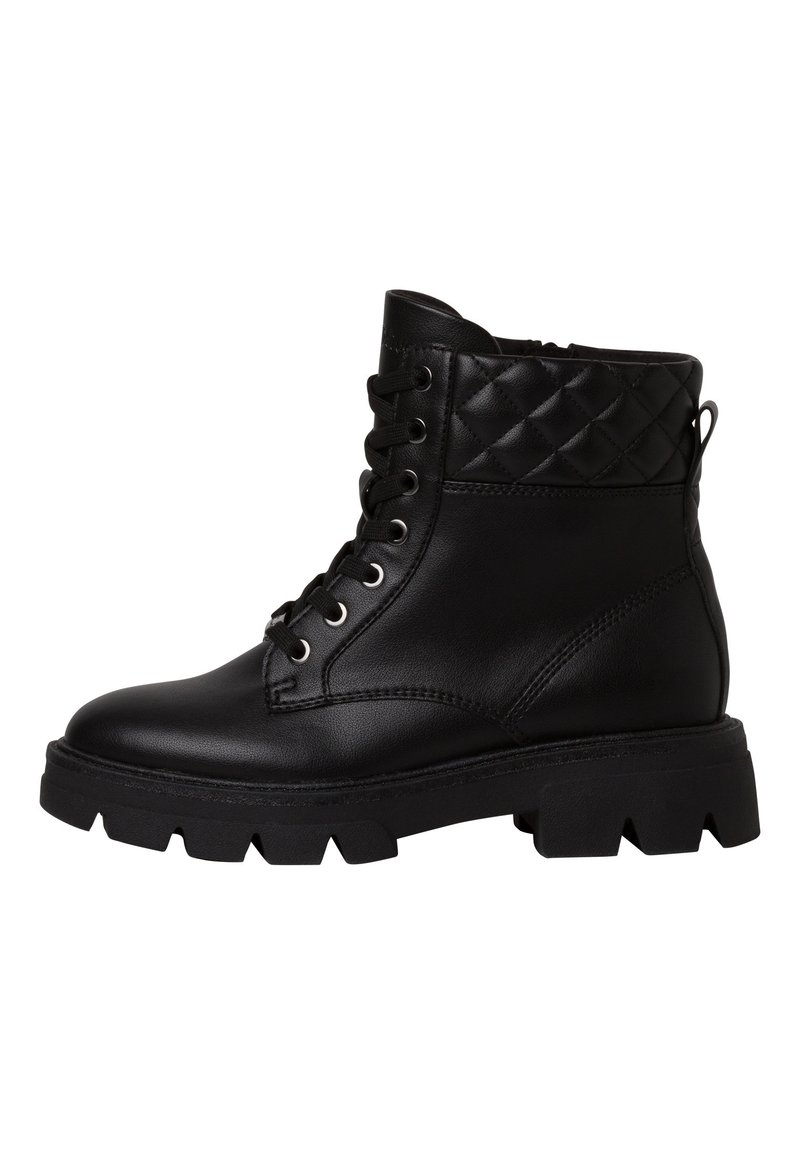 Bottines noires en cuir, dotées d'un panneau matelassé, d'un bout rond, d'un laçage sur le devant et d'une semelle épaisse et robuste avec un relief prononcé.
