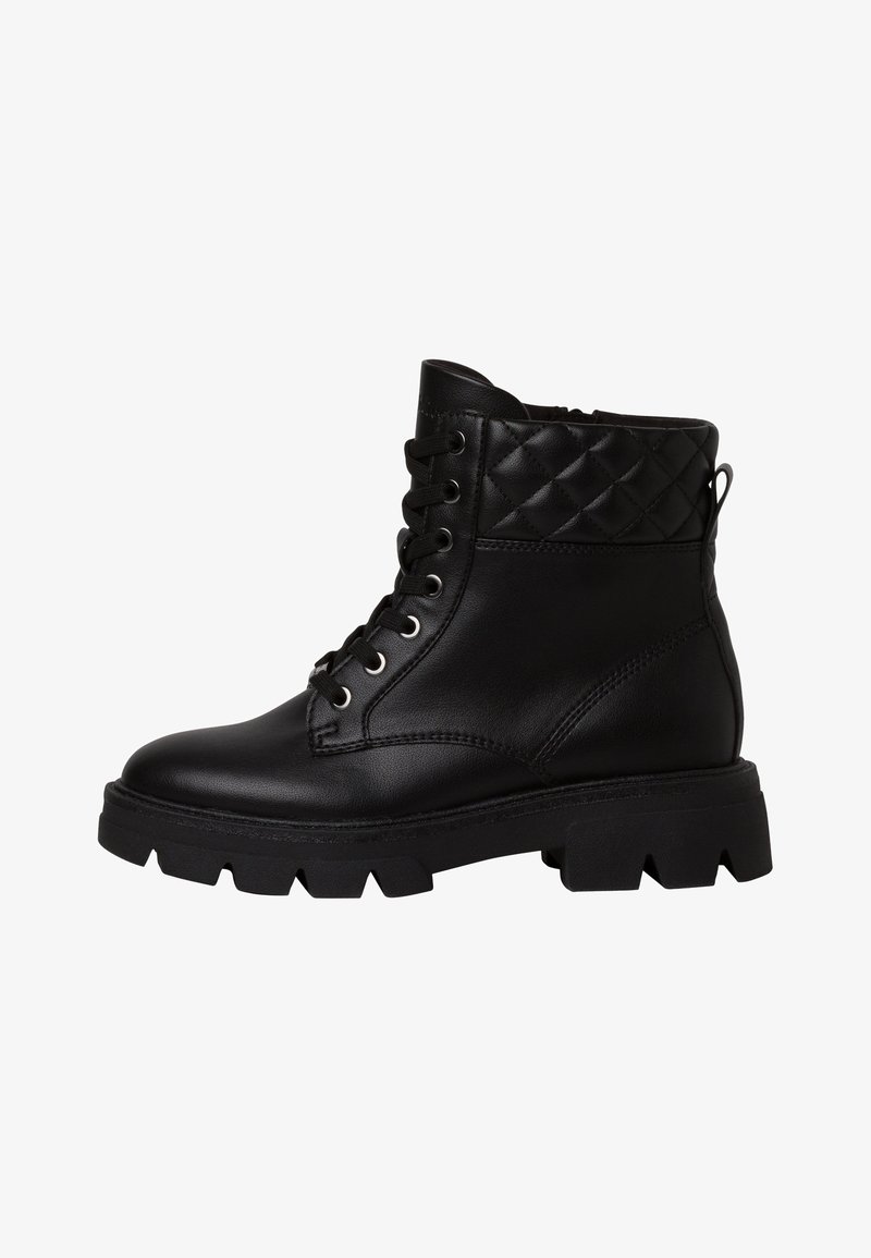 Bottines noires en cuir, dotées d'un panneau matelassé, d'un bout rond, d'un laçage sur le devant et d'une semelle épaisse et robuste avec un relief prononcé.