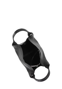 Sac en cuir noir avec deux poignées arrondies, un haut ouvert et un intérieur noir comprenant une poche zippée et un design minimaliste.